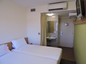 Ibis Budget Sydney Olympic Park - Flights 2
