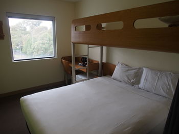 Ibis Budget Sydney Olympic Park - Flights 13