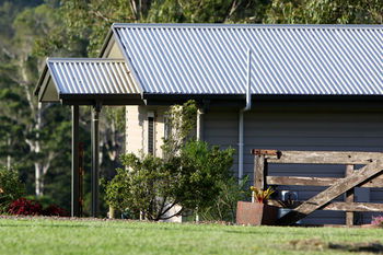 Yabbaloumba Retreat - Flights 0