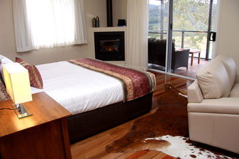 Yabbaloumba Retreat - Flights 4