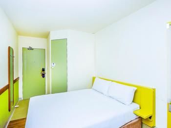 Ibis Budget Newcastle - Flights 13