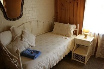 A Settler's Cottage - Flights 4