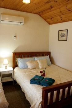 A Settler's Cottage - Flights 5