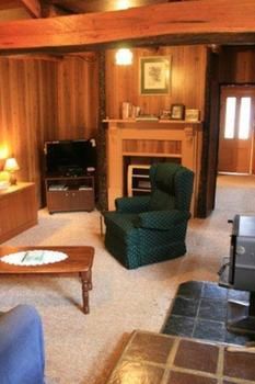A Settler's Cottage - Flights 10