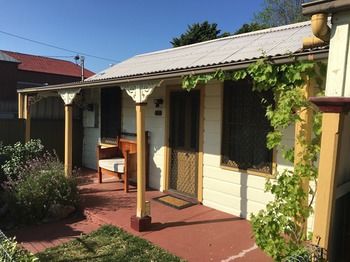A Settler's Cottage - Flights 11
