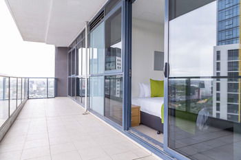 Aria Hotel Apartments - Clarendon - Flights 15