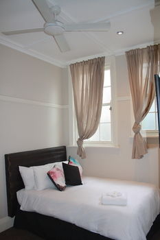 Annandale Hotel - Flights 6