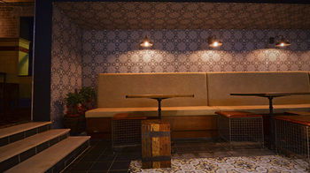 Annandale Hotel - Flights 16