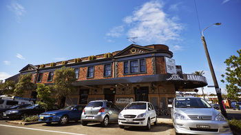 Annandale Hotel - Flights 21