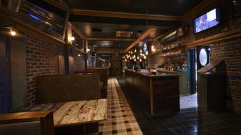 Annandale Hotel - Flights 25
