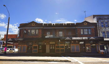 Annandale Hotel - Flights 28