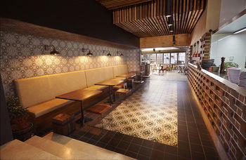 Annandale Hotel - Flights 30