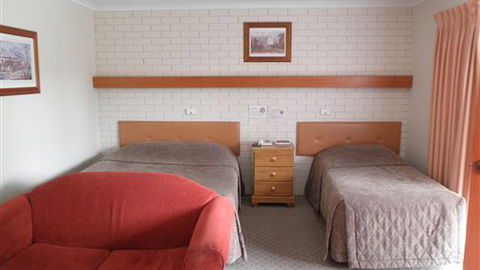 Alfred Motor Inn - Flights 1