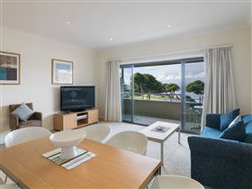 Aurora Ozone Apartments - Flights 0