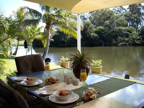 Alexander Lakeside Bed & Breakfast - Flights 0