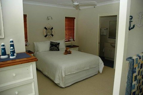 Alexander Lakeside Bed & Breakfast - Flights 1