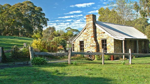 Adelaide Hills Country Cottages - Gum Tree Cottage - Flights 3