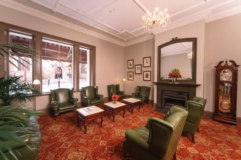 Hadley's Orient Hotel - Flights 1