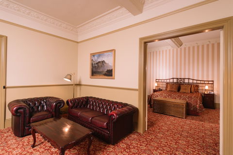 Hadley's Orient Hotel - Flights 5