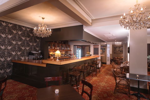 Hadley's Orient Hotel - Flights 8
