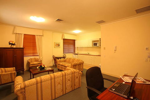 ULTIQA Rothbury Hotel - Flights 2