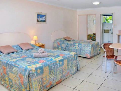 Yamba Twin Pines Motel - Flights 6