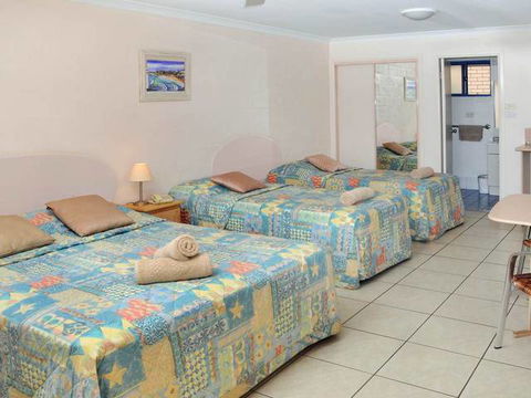 Yamba Twin Pines Motel - Flights 7