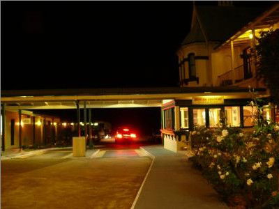 Airlie House Motor Inn - Flights 1