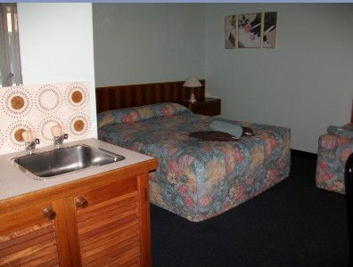 Alkira Motel - Flights 4