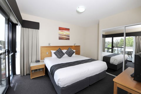 Assured Ascot Quays Apartment Hotel - Flights 3