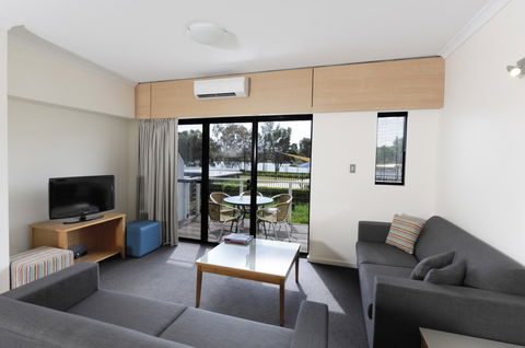 Assured Ascot Quays Apartment Hotel - Flights 5