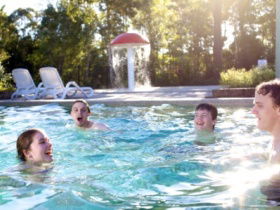 Active Holidays BIG4 Noosa - Flights 2