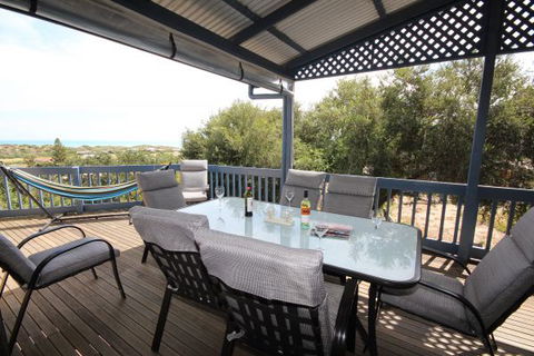 LJ Hooker Goolwa Holiday Rentals - 39 Bradford Road, Goolwa Beach - Flights 1