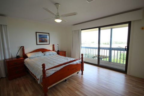 LJ Hooker Goolwa Holiday Rentals - 39 Bradford Road, Goolwa Beach - Flights 3