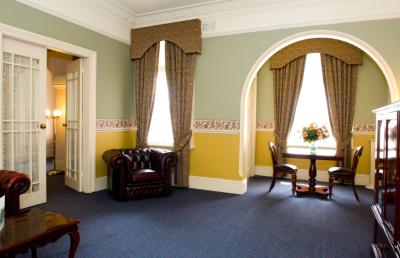 Hadley's Orient Hotel - Flights 2