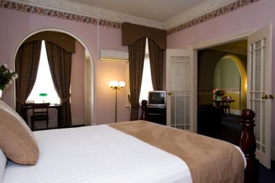 Hadley's Orient Hotel - Flights 3