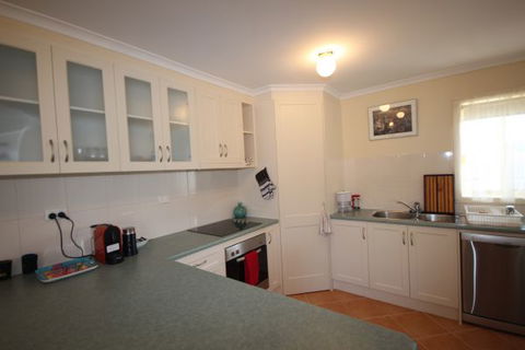 LJ Hooker Goolwa Holiday Rentals - 12 Willmett Road, Goolwa Beach - Flights 1