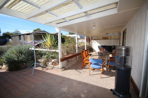 LJ Hooker Goolwa Holiday Rentals - 12 Willmett Road, Goolwa Beach - Flights 3