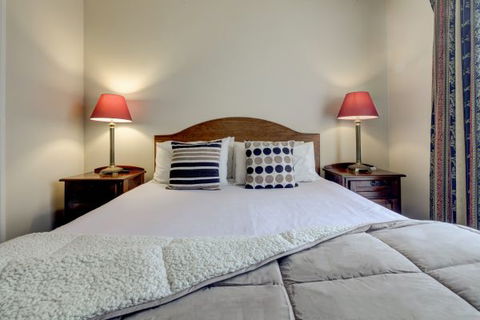 Ashmont Motor Inn And Apartments - Flights 1