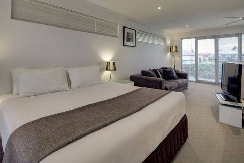 Ashmont Motor Inn And Apartments - Flights 3