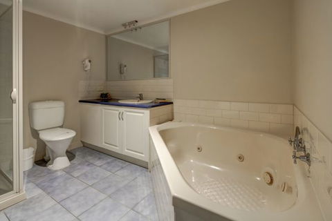 Ashmont Motor Inn And Apartments - Flights 4