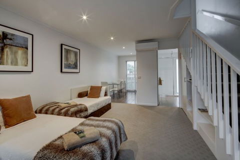 Ashmont Motor Inn And Apartments - Flights 8