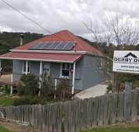 Derby Digs Cottage - Flights