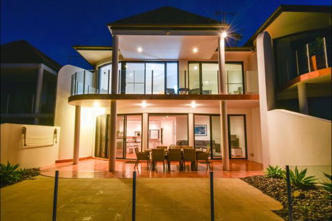 Villa Provence Beach House - Flights 2