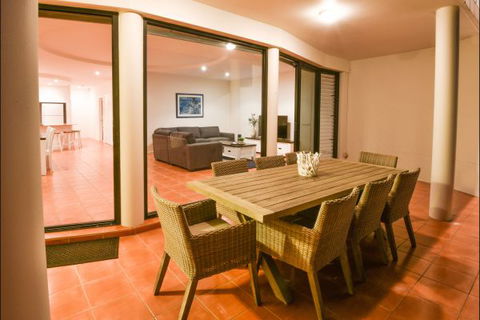 Villa Provence Beach House - Flights 3
