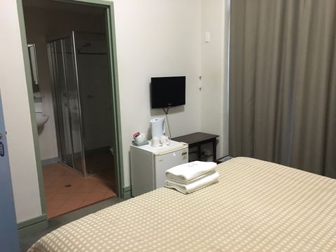 Amaroo Hotel - Flights 6