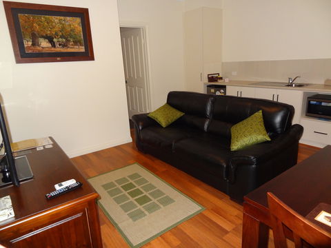 Hahndorf Oak Tree Cottages - Flights 2