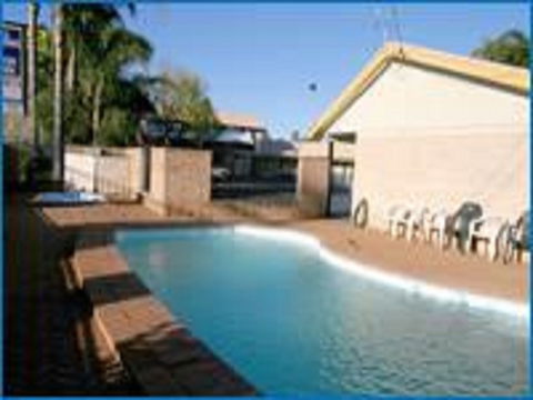 All Seasons Motor Lodge - Open - Flights 1