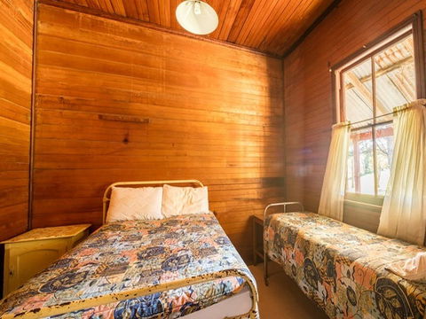Daffodil Cottage - Flights 6