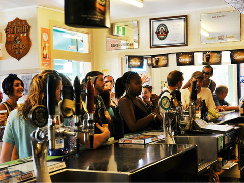 The Eltham Hotel - Flights 2